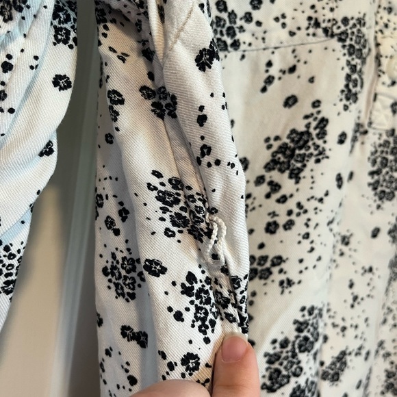 Isabel Maternity by Ingrid & Isabel Floral Patterned Shirt - Picture 4 of 4